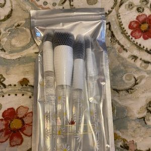 🎉BUNDLE AND SAVE🎉                                 F.A.R.A.H makeup brush set